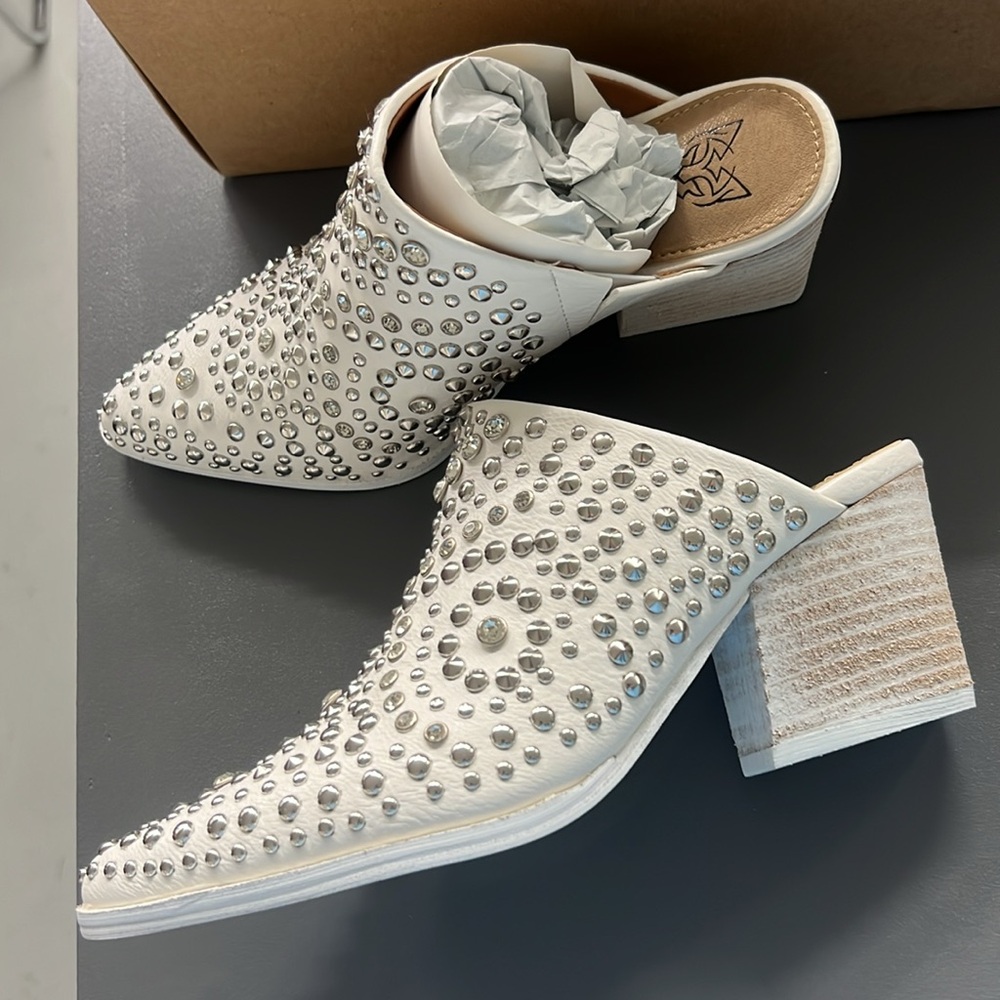 NIB Studded mule sz 5.5 - Picture 3 of 4